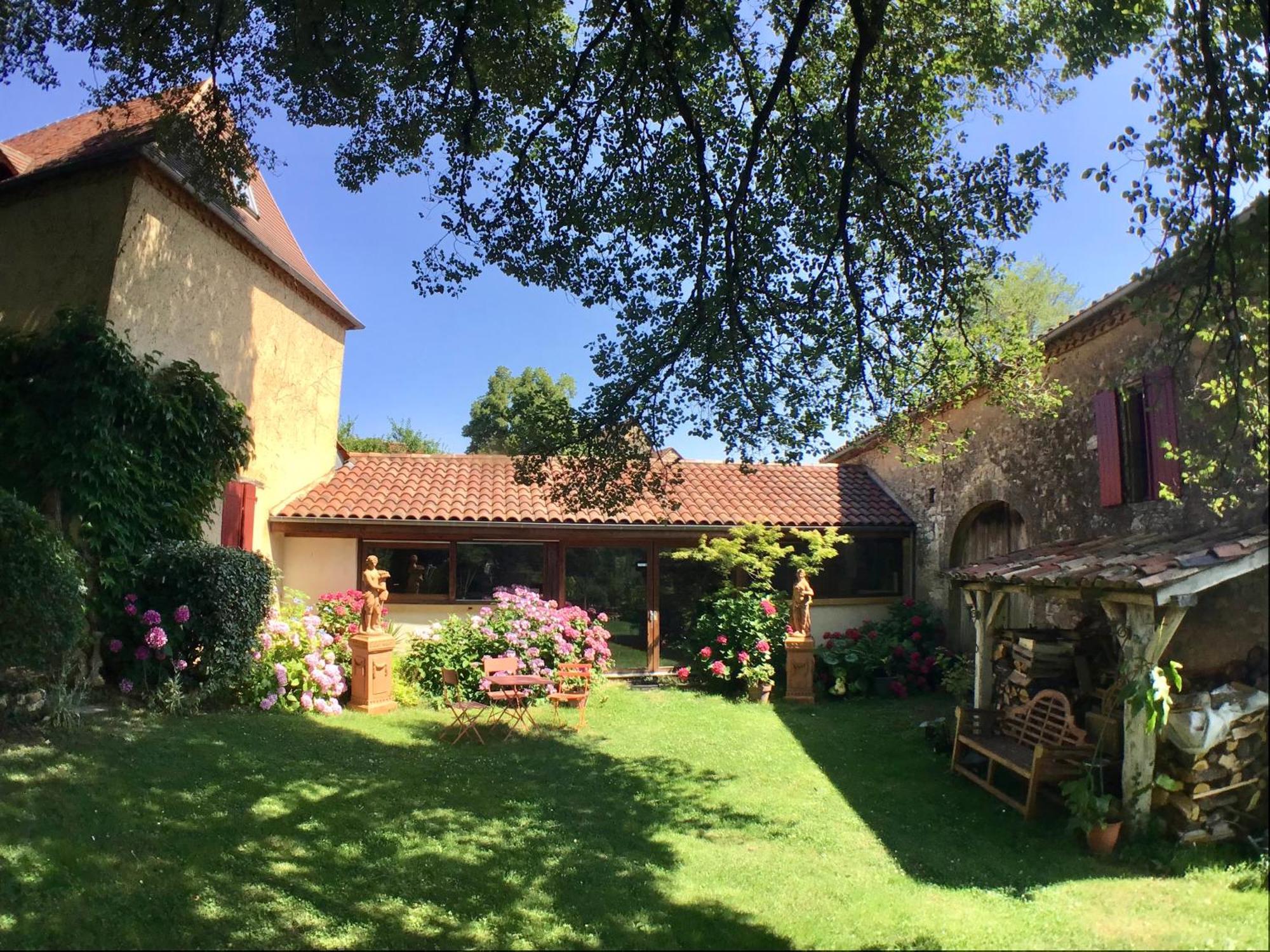 Les Temps Des Sources Homestay *