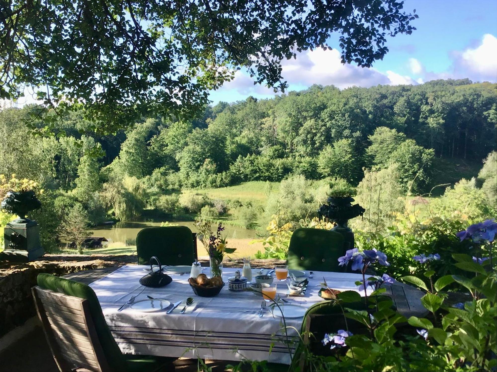 Les Temps Des Sources Homestay *